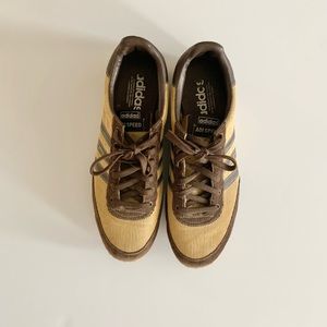 Vintage ADI Adidas Sneakers